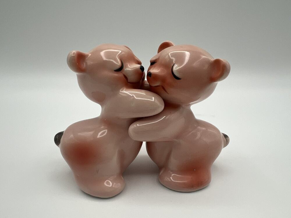 Van Tellingen Hugging Pink Bear Salt & Pepper Shakers 3.5” Kitschy Vintage Decor